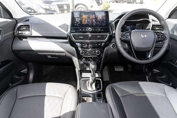 2025 Mahindra XUV3XO AX7L