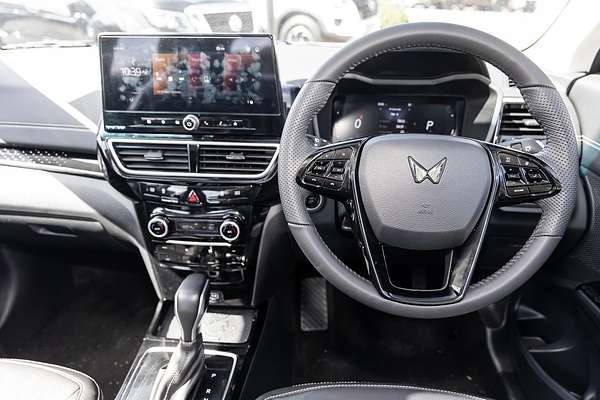 2025 Mahindra XUV3XO AX7L
