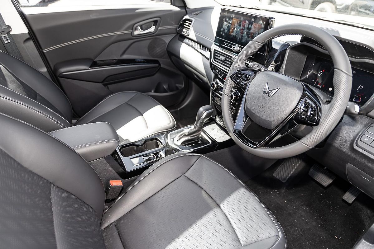 2025 Mahindra XUV3XO AX7L
