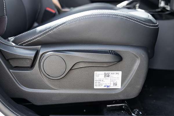 2025 Mahindra XUV3XO AX7L