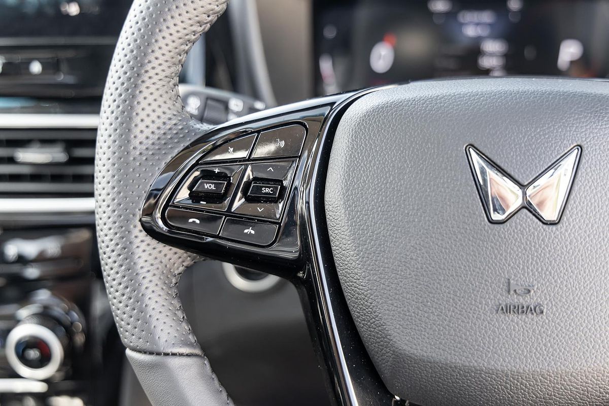 2025 Mahindra XUV3XO AX7L