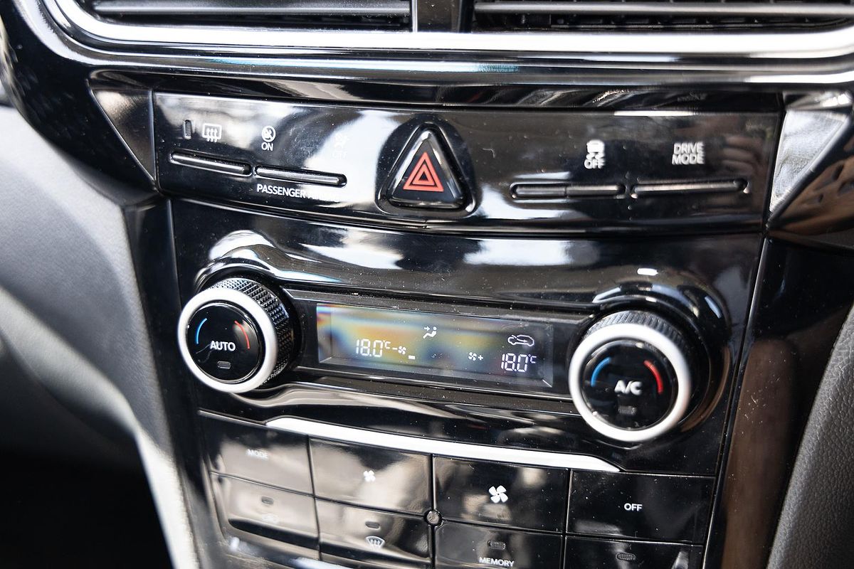 2025 Mahindra XUV3XO AX7L