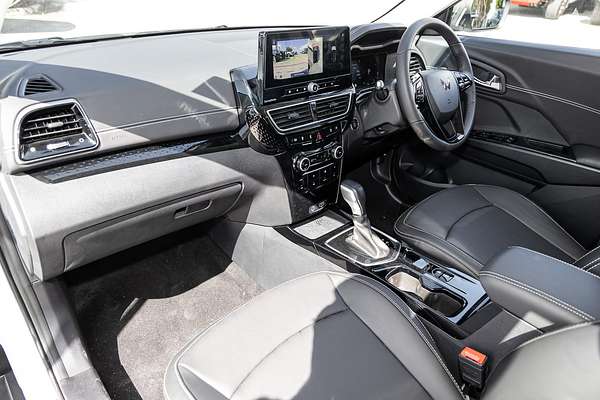 2025 Mahindra XUV3XO AX7L