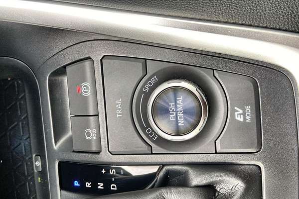 2024 Toyota RAV4 XSE AXAH54R
