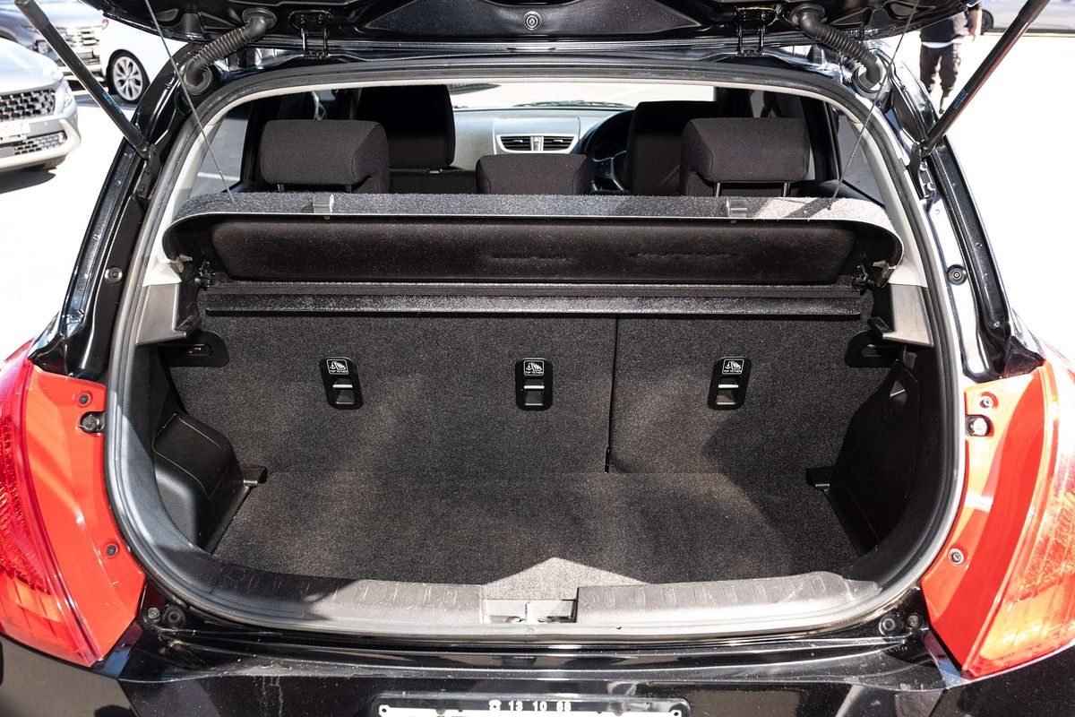 2014 Suzuki Swift GL Navigator FZ