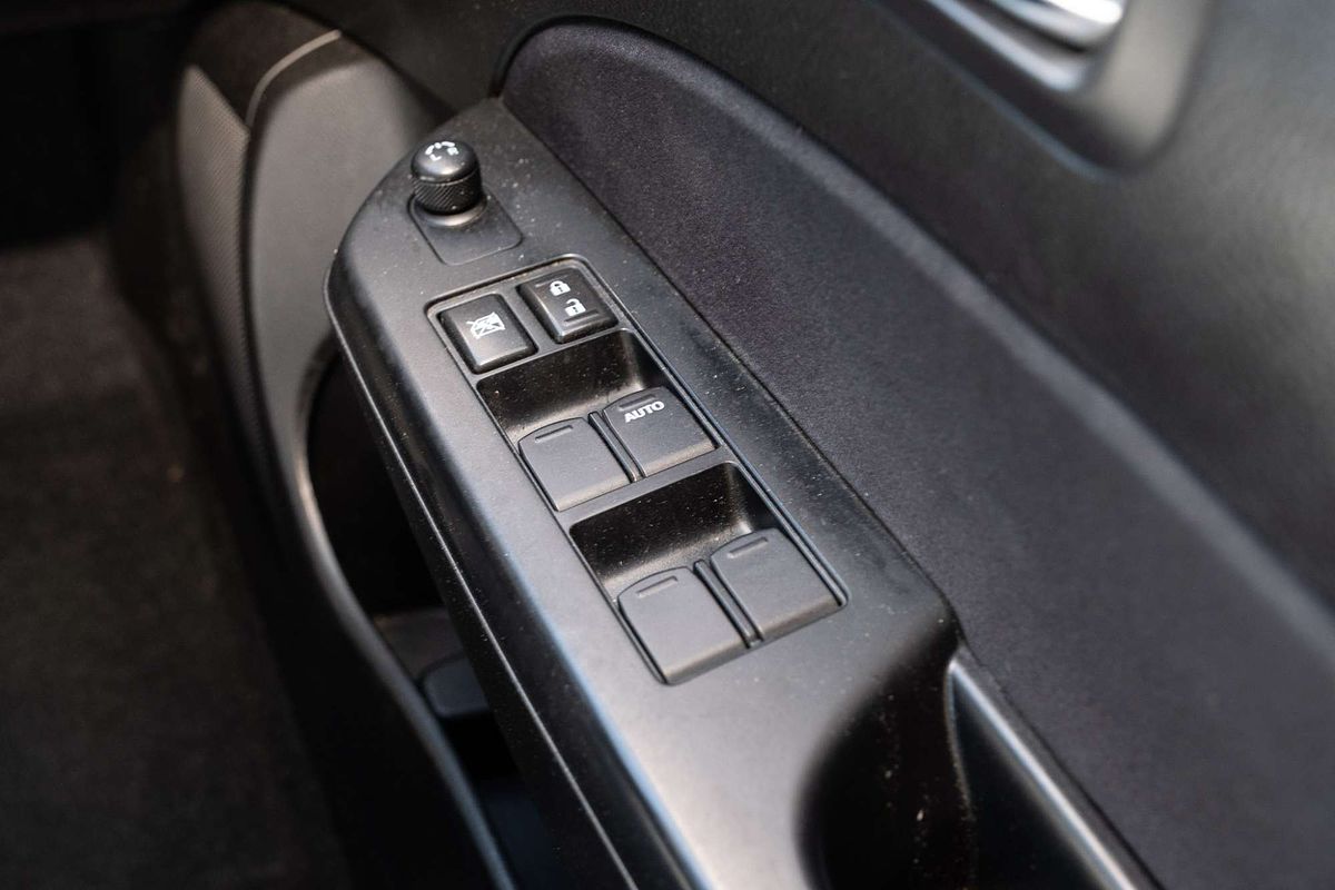 2014 Suzuki Swift GL Navigator FZ