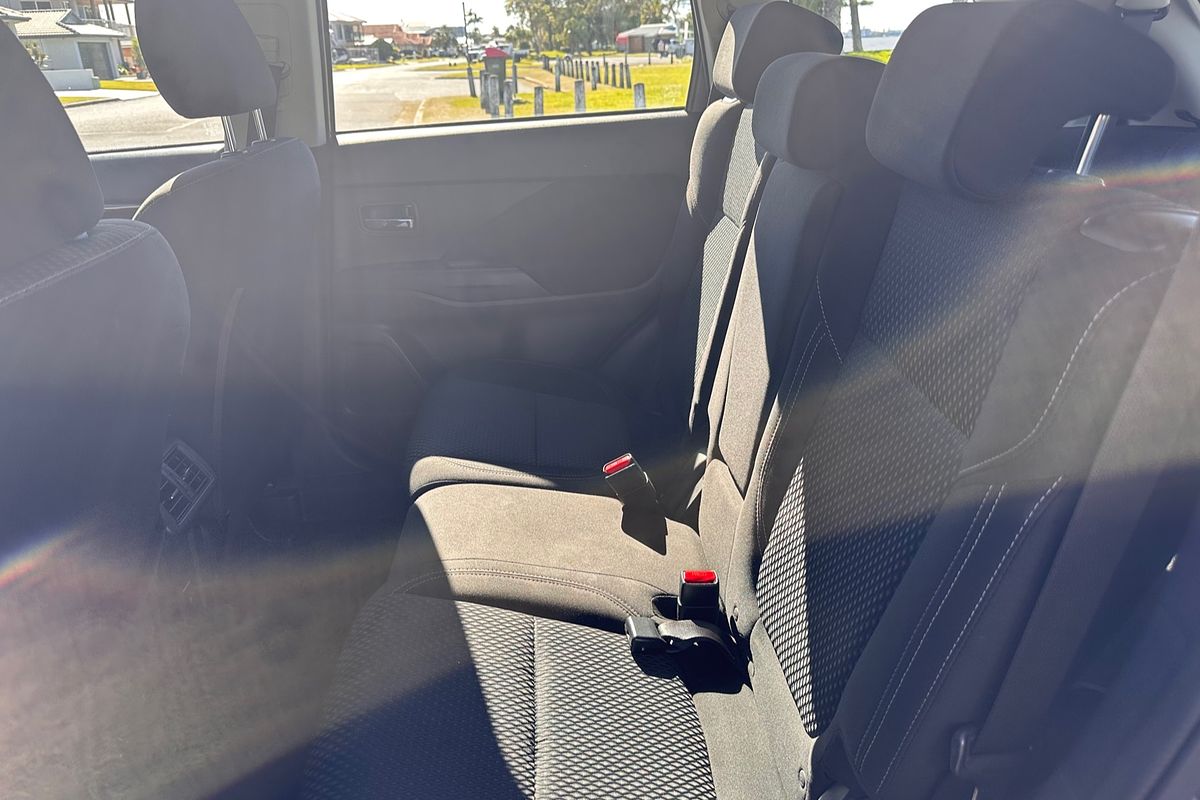 2021 Mitsubishi Outlander ES ZL