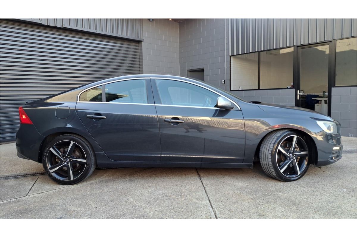 2014 Volvo S60 T6 R-Design