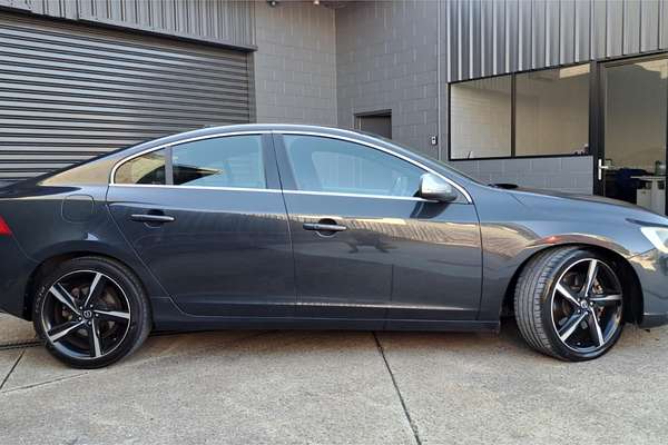 2014 Volvo S60 T6 R-Design