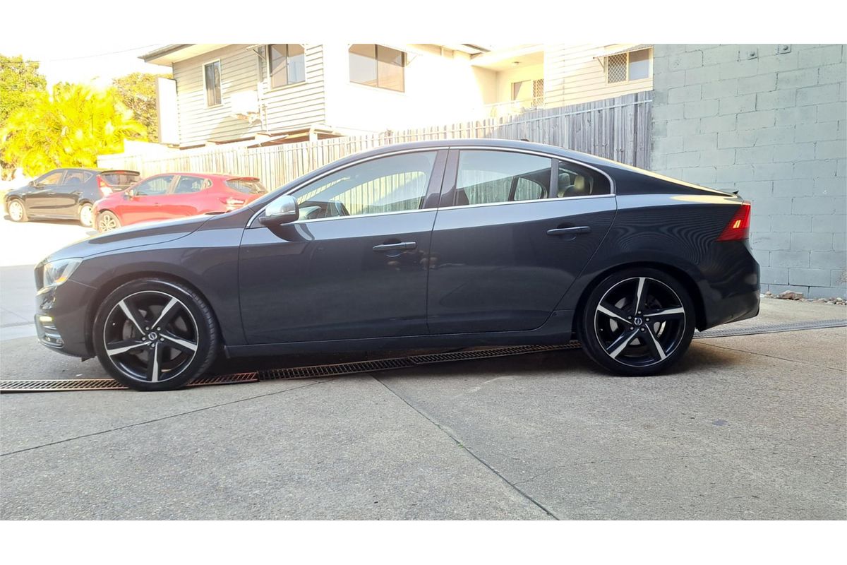 2014 Volvo S60 T6 R-Design