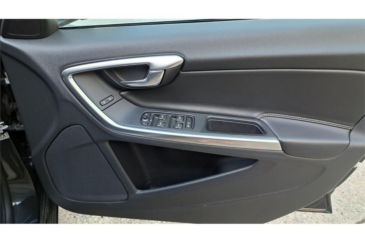 2014 Volvo S60 T6 R-Design