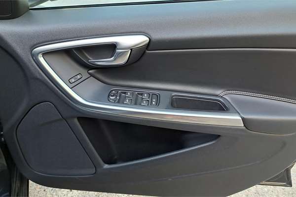 2014 Volvo S60 T6 R-Design