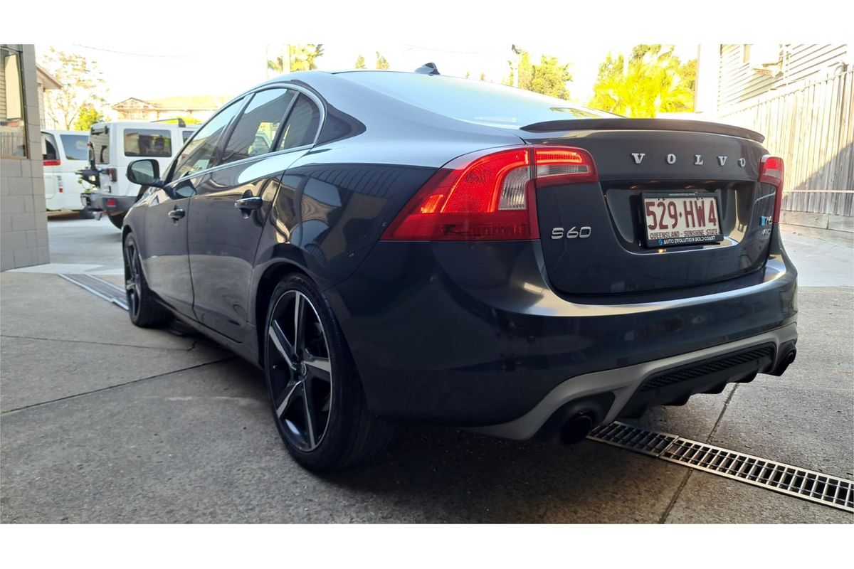 2014 Volvo S60 T6 R-Design