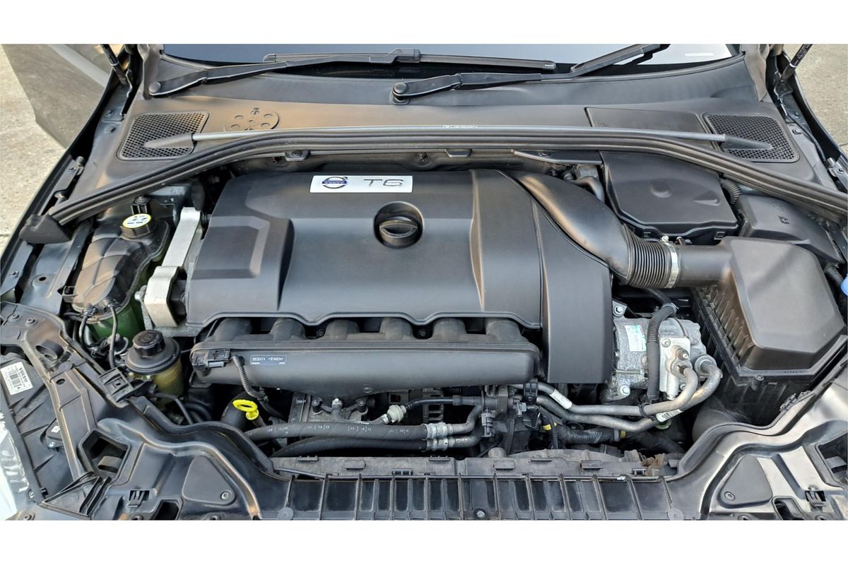2014 Volvo S60 T6 R-Design