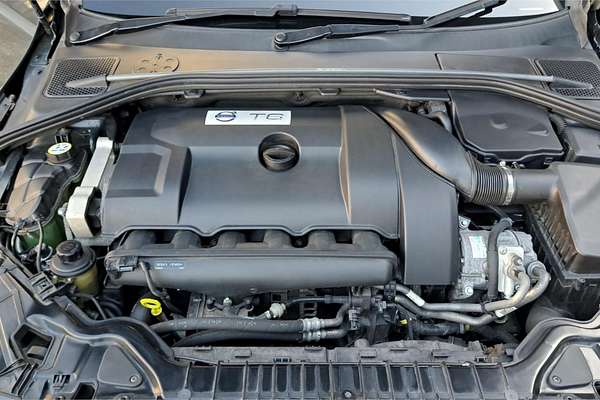2014 Volvo S60 T6 R-Design