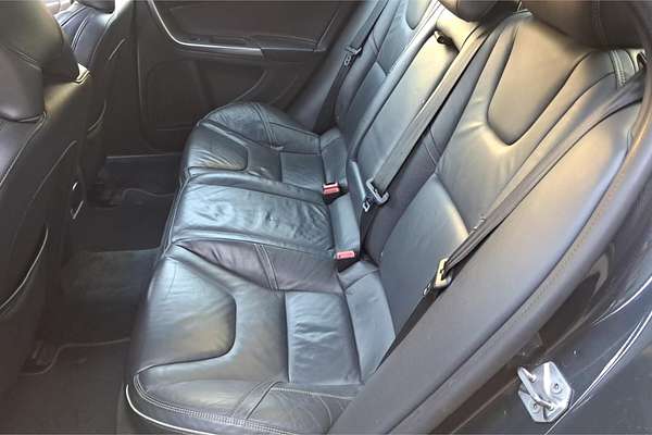 2014 Volvo S60 T6 R-Design