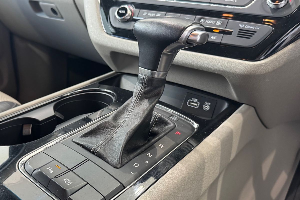 2017 Kia Carnival SLi YP
