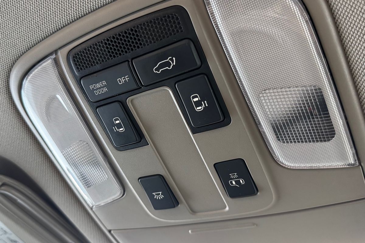 2017 Kia Carnival SLi YP