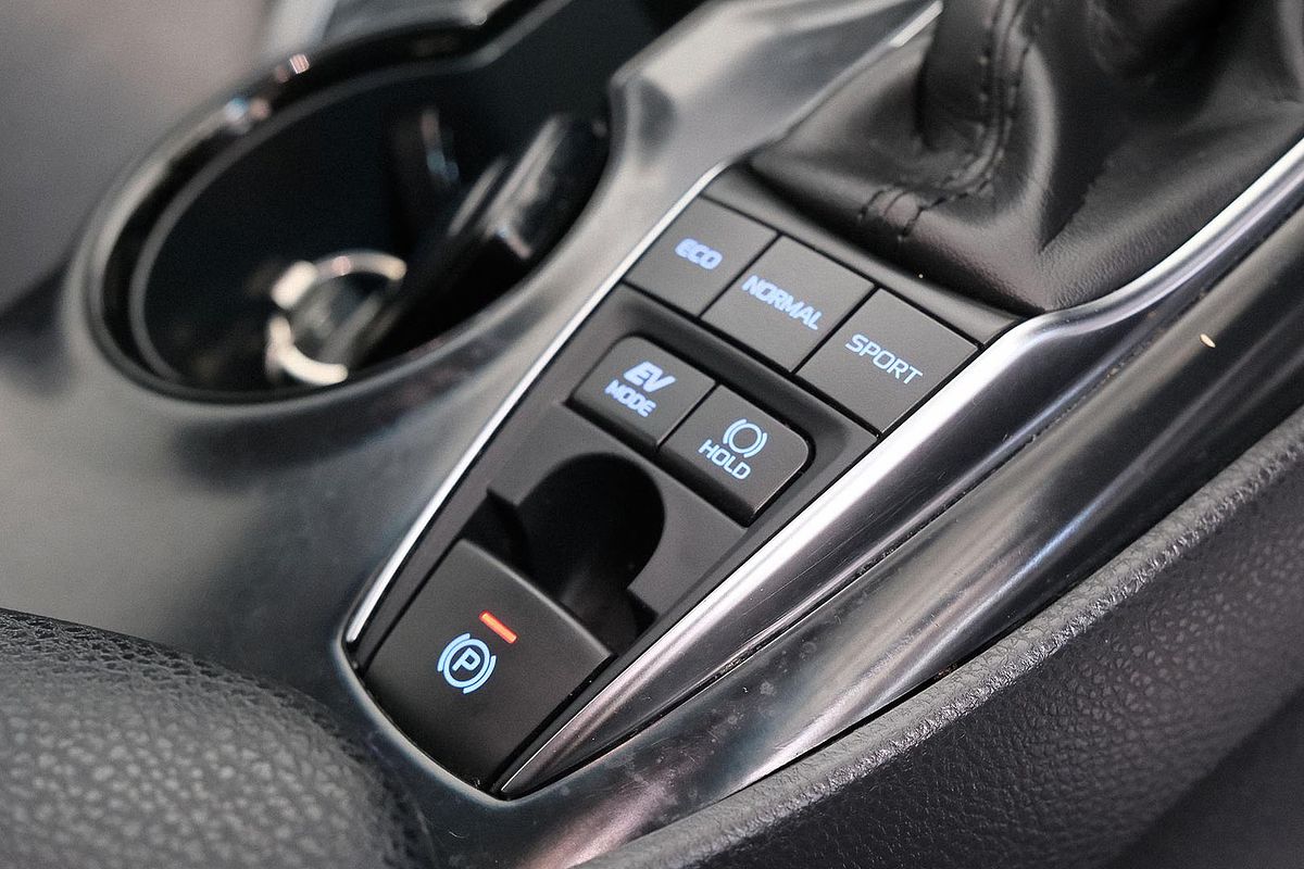 2020 Toyota Camry Ascent Sport AXVH70R