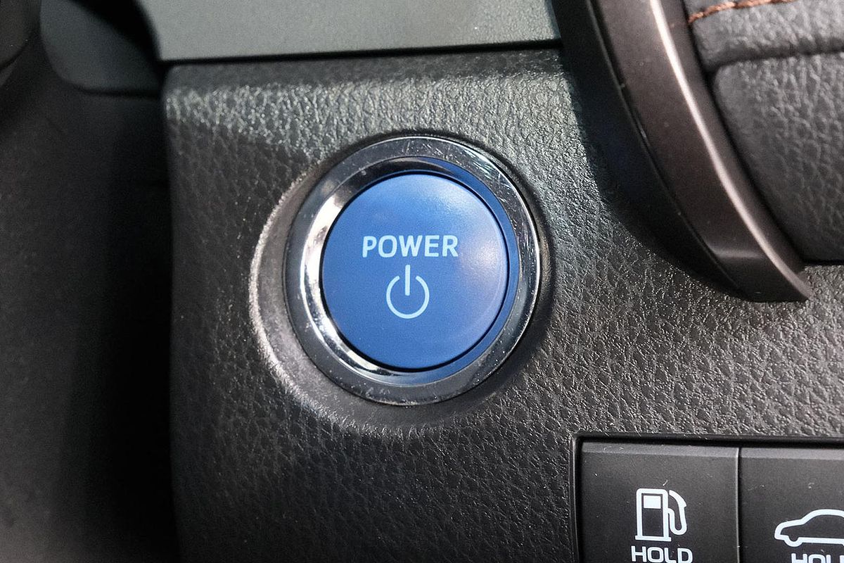2020 Toyota Camry Ascent Sport AXVH70R