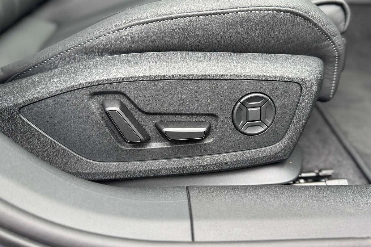 2025 Audi A5 TFSI 150kW S line B10