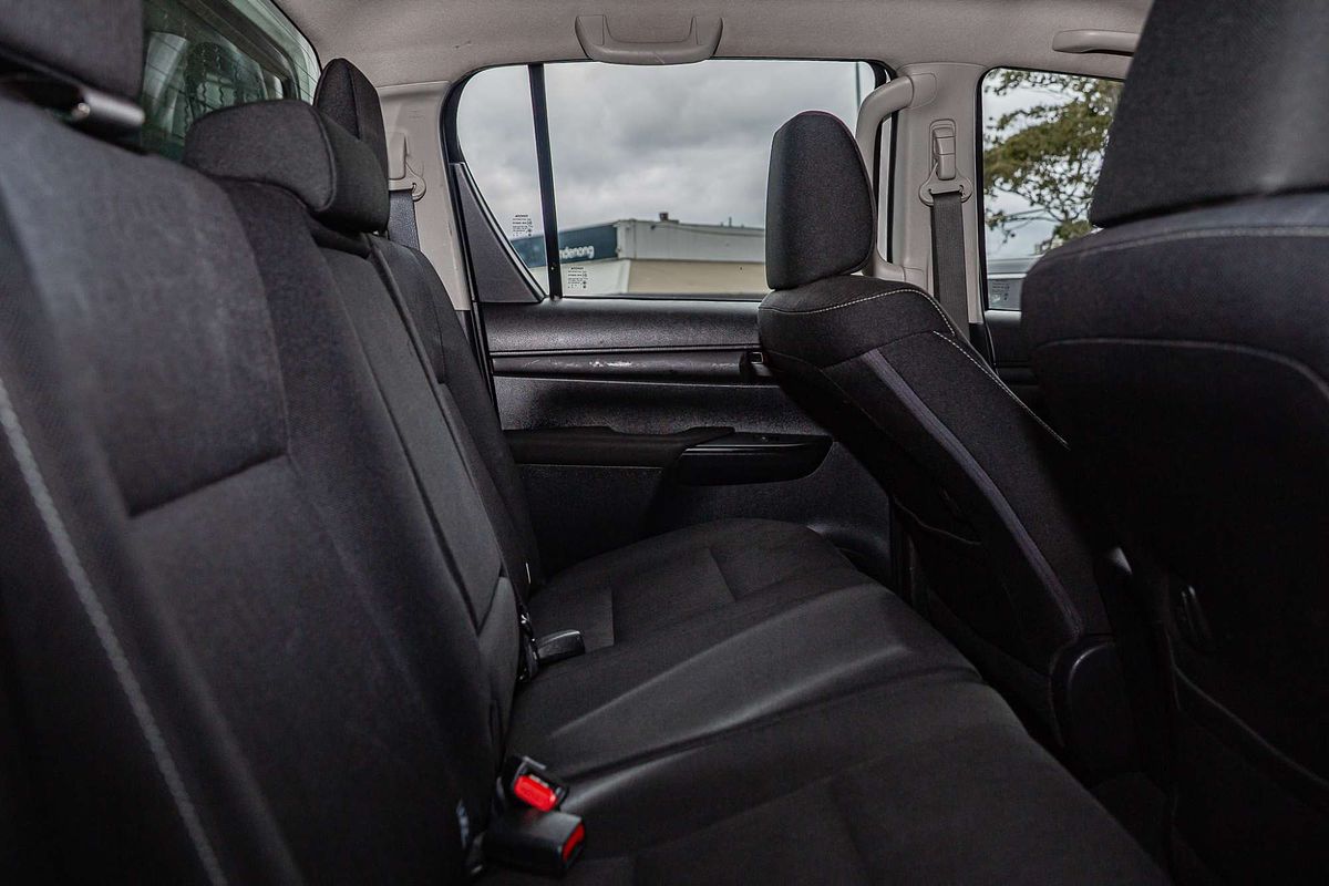 2017 Toyota Hilux SR GUN126R 4X4