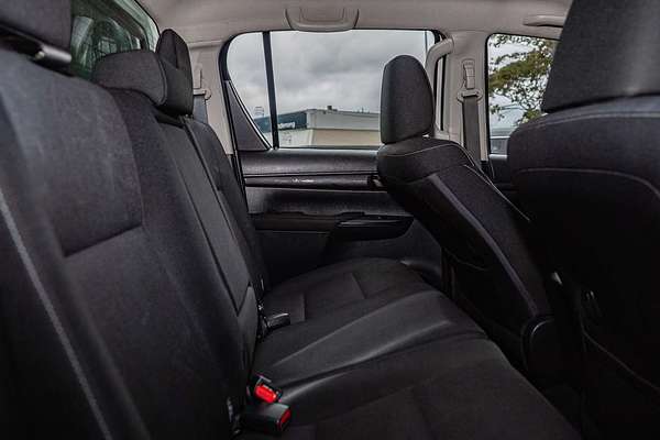 2017 Toyota Hilux SR GUN126R 4X4