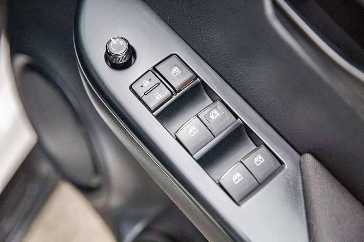 2017 Toyota Hilux SR GUN126R 4X4