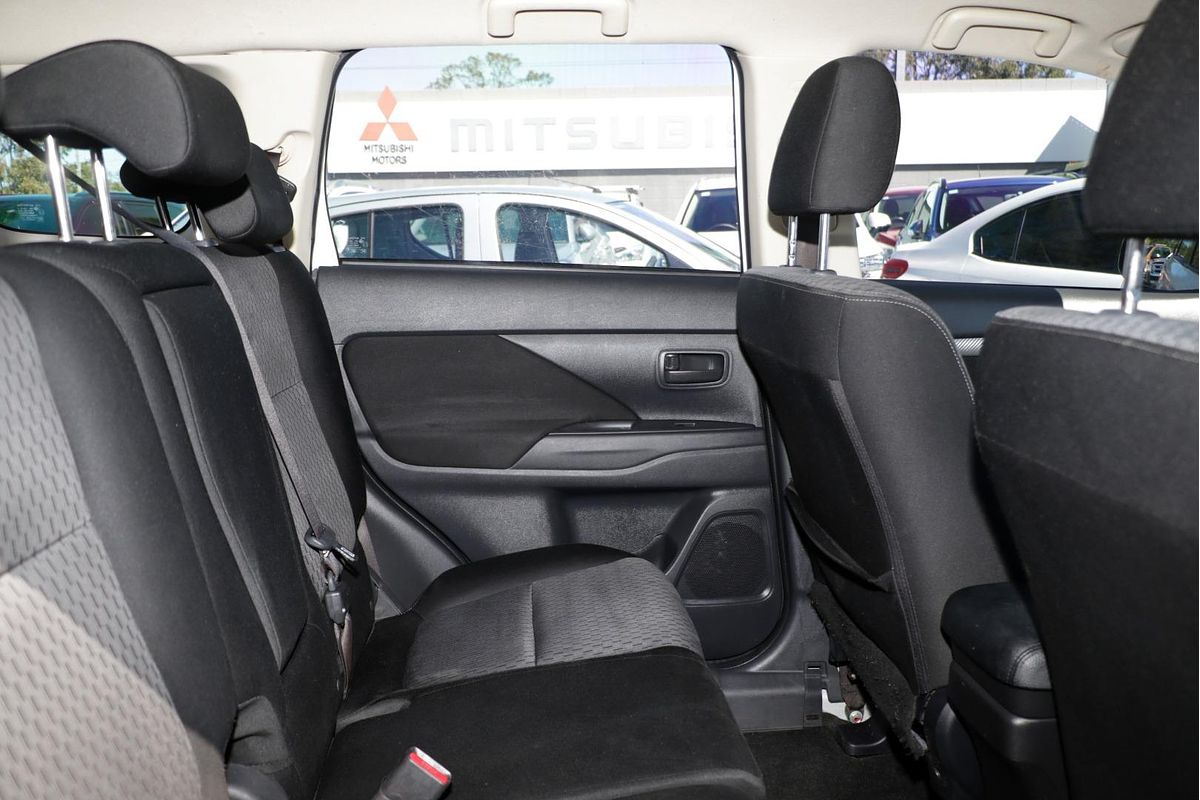 2015 Mitsubishi Outlander ES ZJ