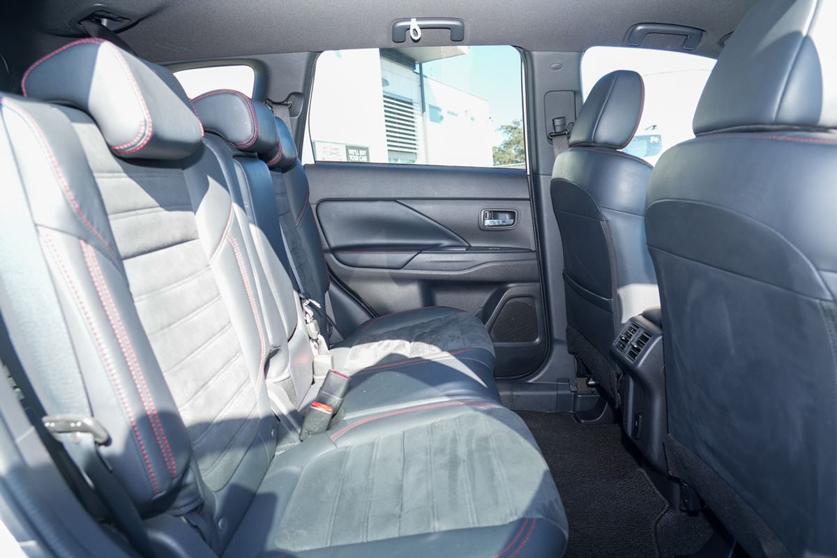 2021 Mitsubishi Outlander Black Edition ZL