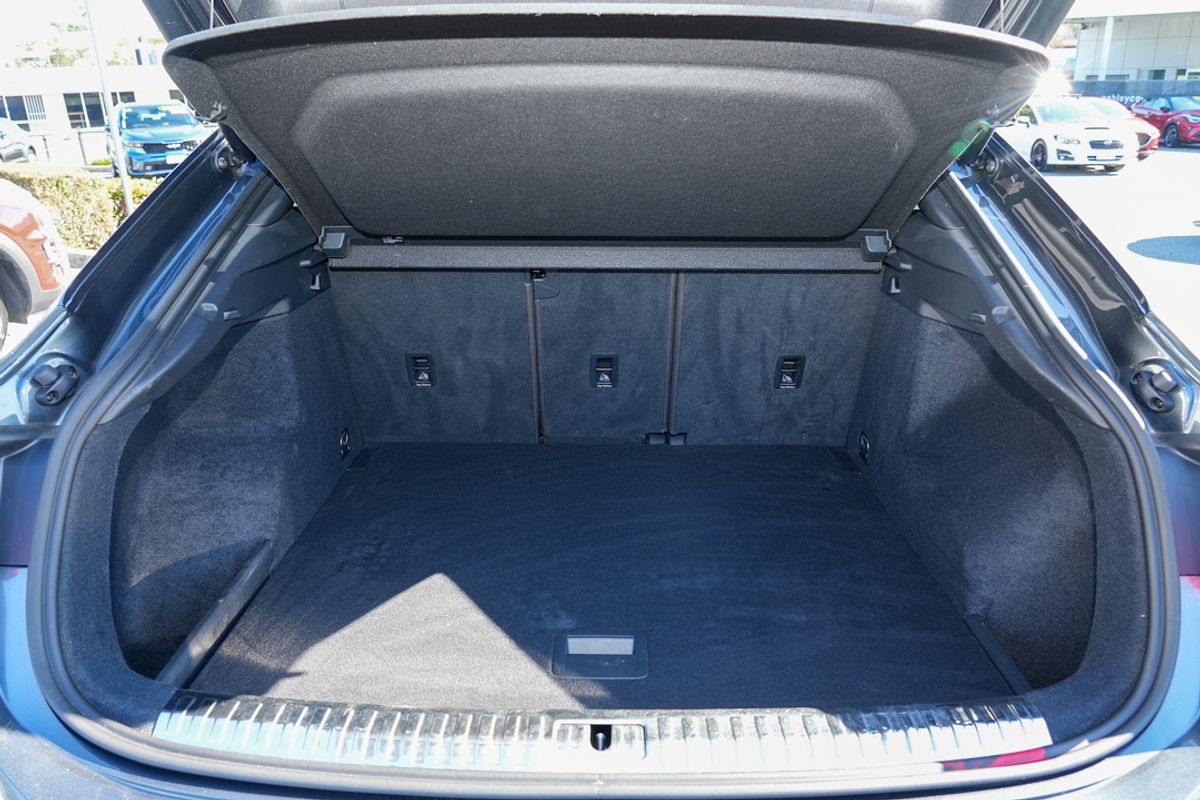 2022 Audi Q3 40 TFSI S line F3