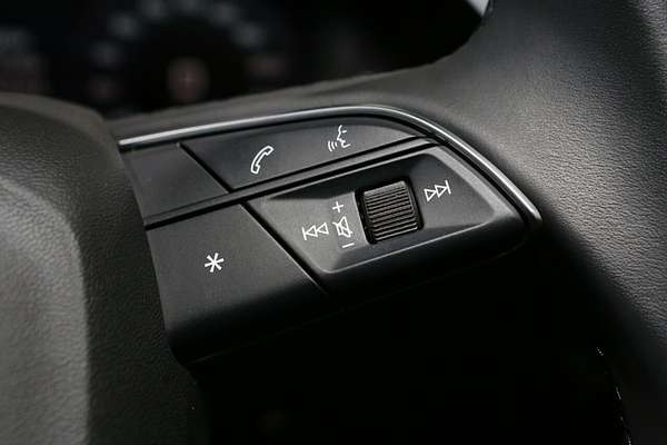 2024 Audi Q3 35 TFSI Dynamic Black F3