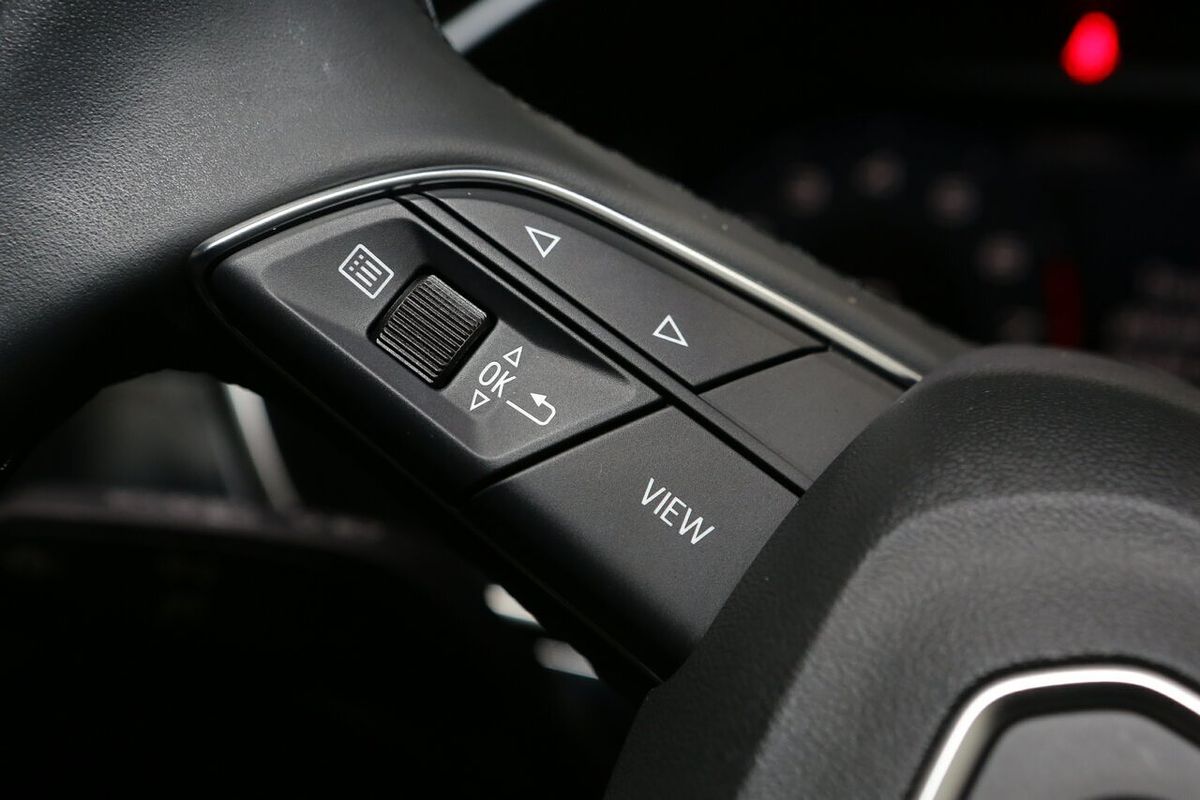 2024 Audi Q3 35 TFSI Dynamic Black F3