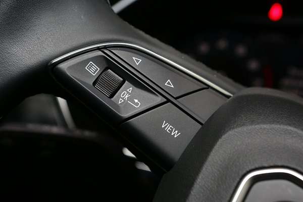 2024 Audi Q3 35 TFSI Dynamic Black F3