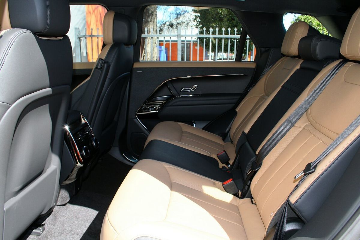 2025 Land Rover Range Rover Sport D300 Dynamic SE L461