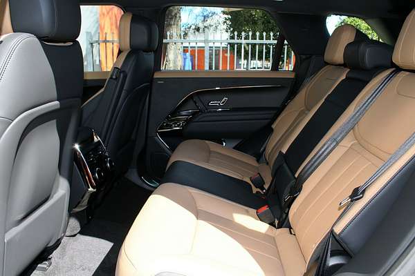 2025 Land Rover Range Rover Sport D300 Dynamic SE L461