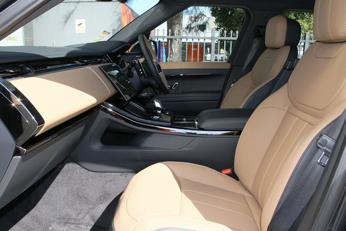 2025 Land Rover Range Rover Sport D300 Dynamic SE L461