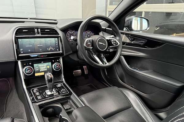2021 Jaguar XE P300 R-Dynamic Black X760