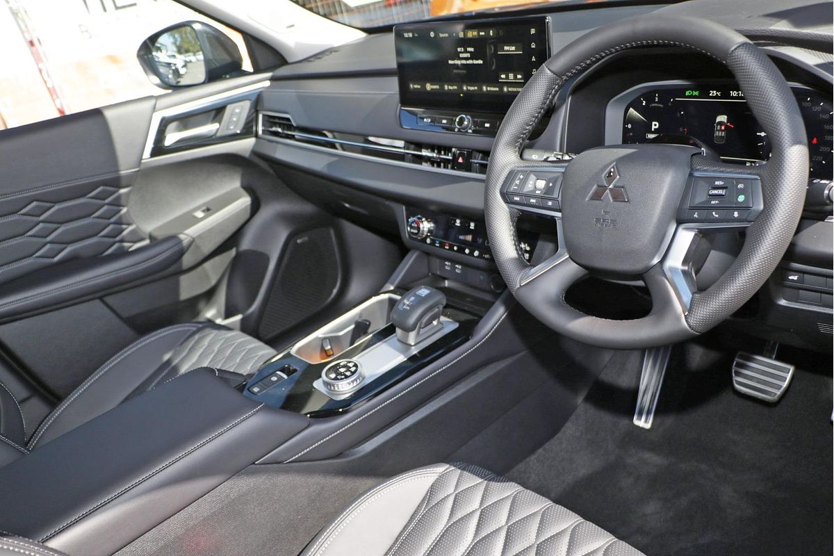 2025 Mitsubishi Outlander Exceed ZM