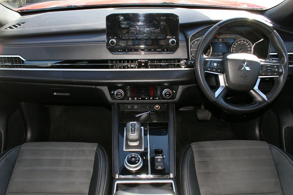 2023 Mitsubishi Outlander LS ZM