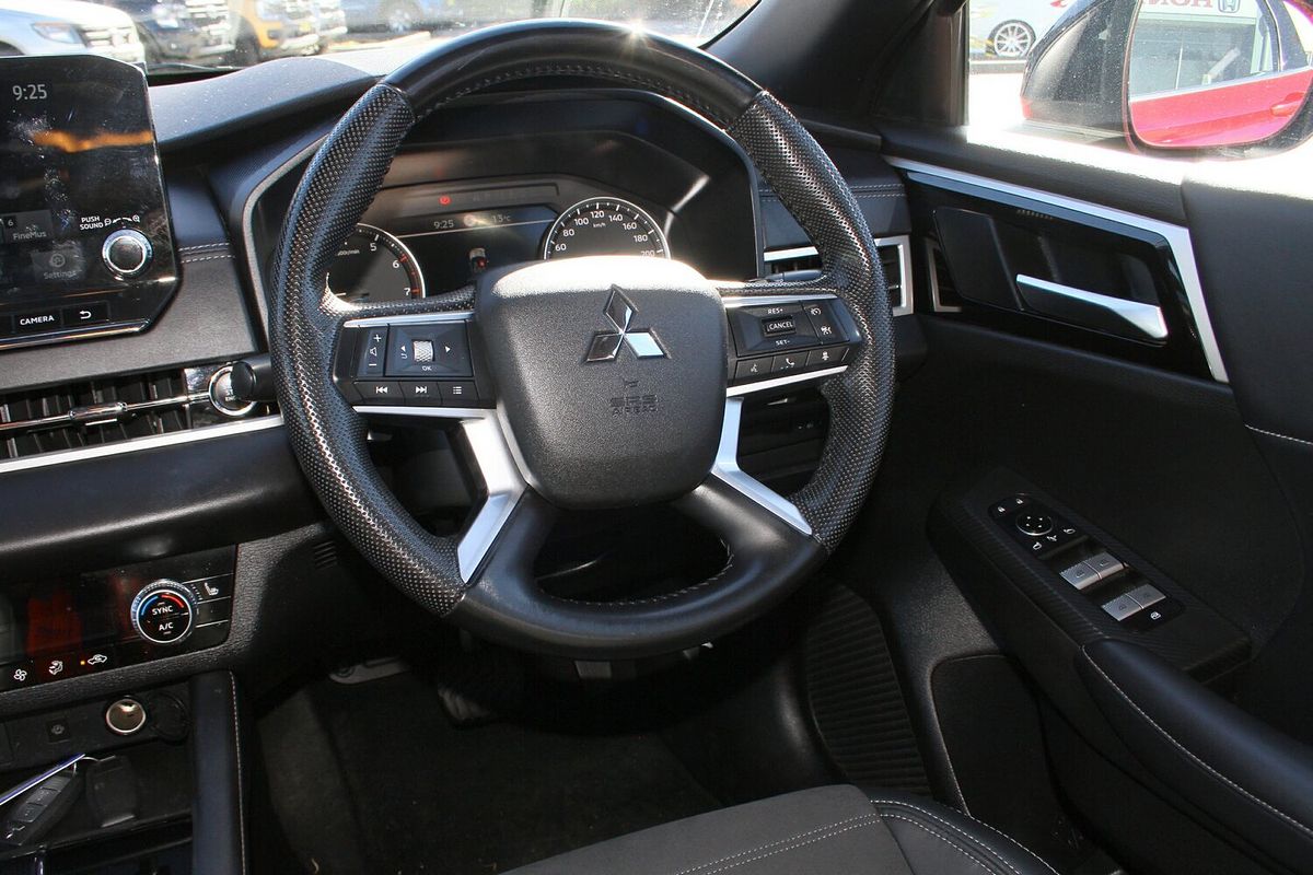 2023 Mitsubishi Outlander LS ZM