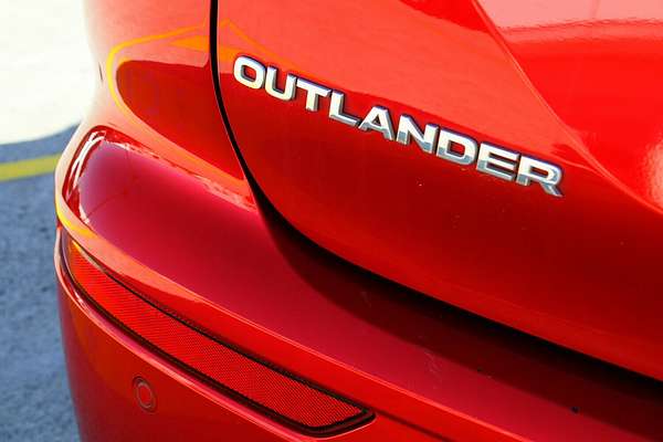 2023 Mitsubishi Outlander LS ZM
