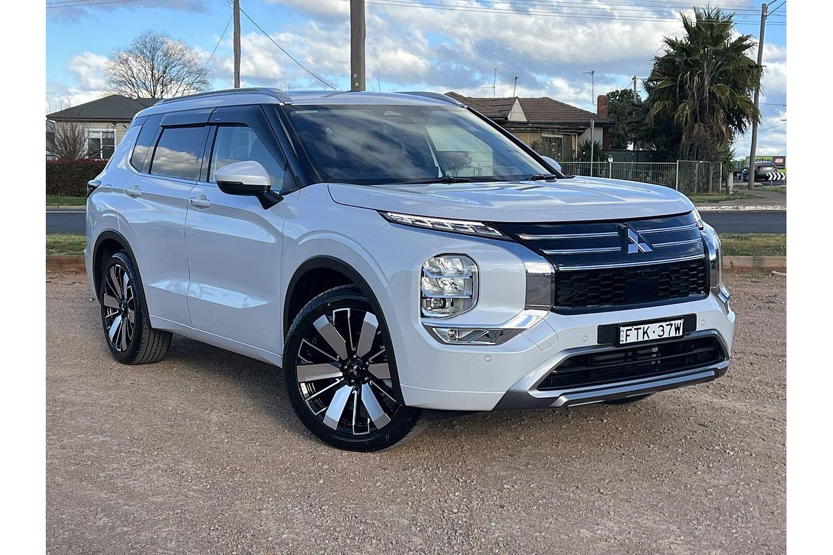 2025 Mitsubishi Outlander Exceed ZM