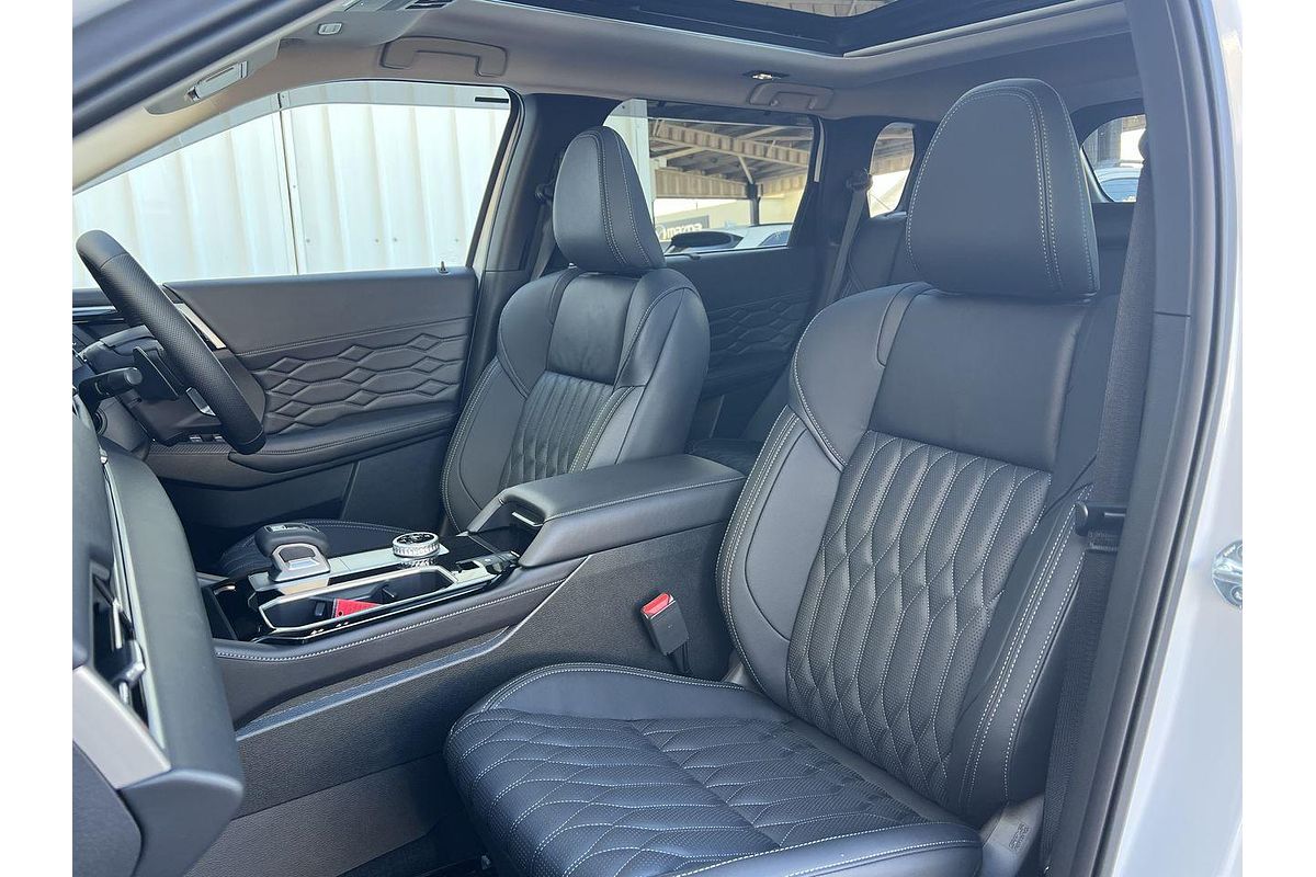 2025 Mitsubishi Outlander Exceed ZM