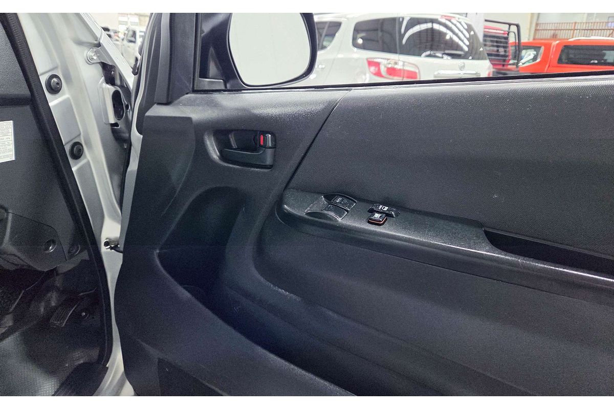 2015 Toyota Hiace TRH201R LWB