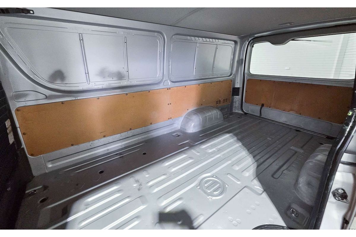 2015 Toyota Hiace TRH201R LWB