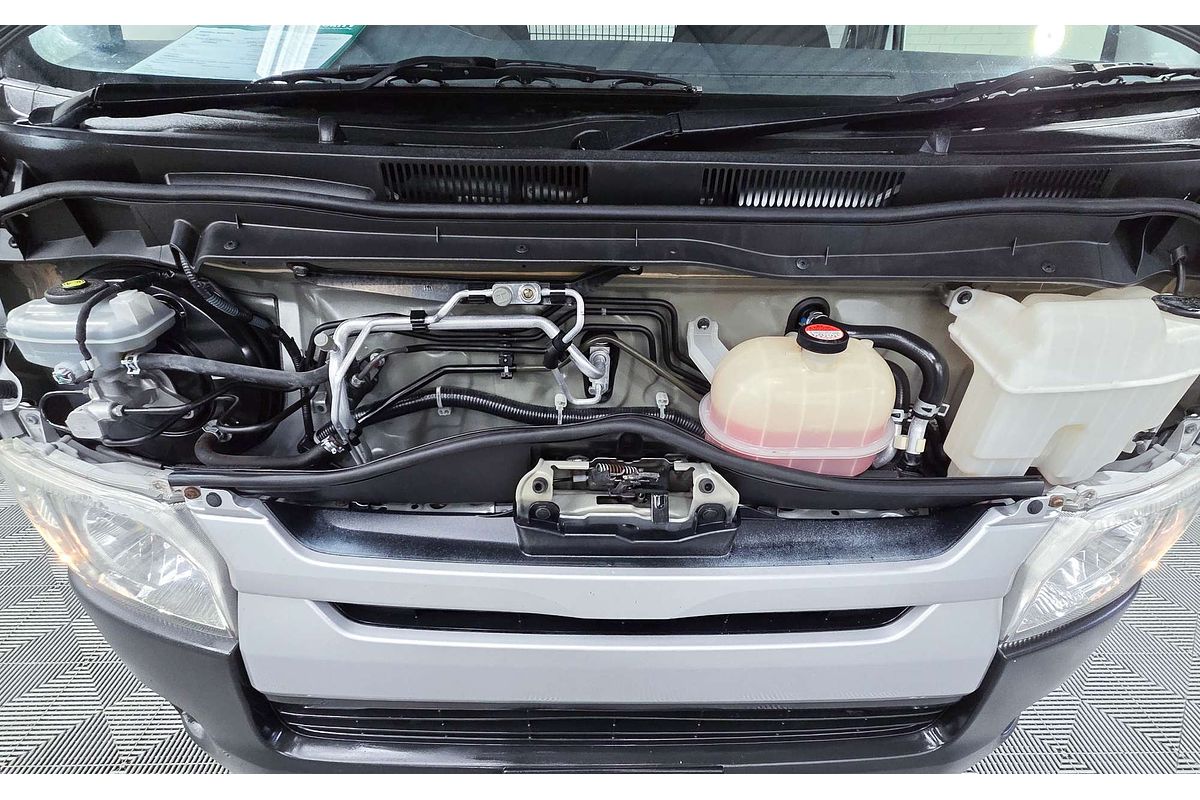 2015 Toyota Hiace TRH201R LWB