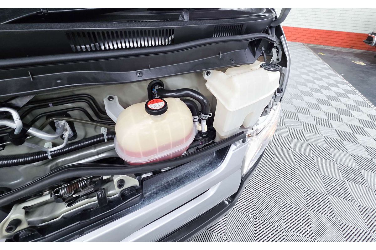 2015 Toyota Hiace TRH201R LWB