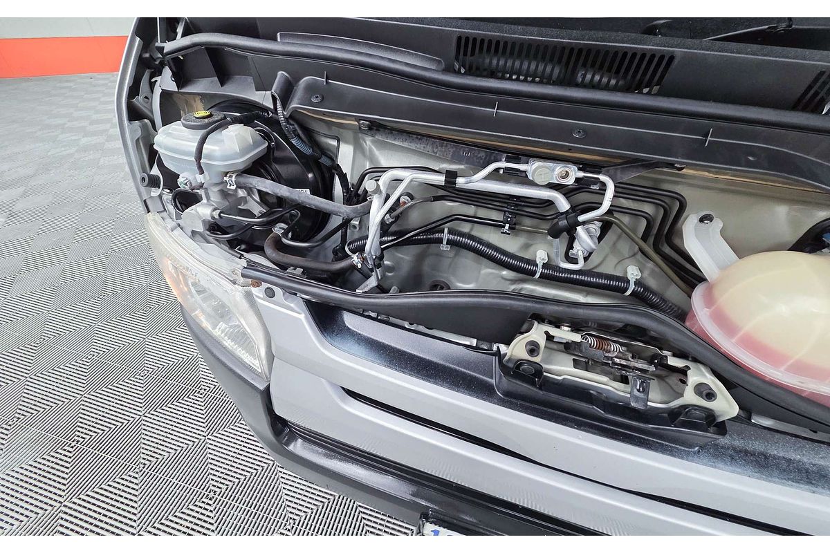 2015 Toyota Hiace TRH201R LWB