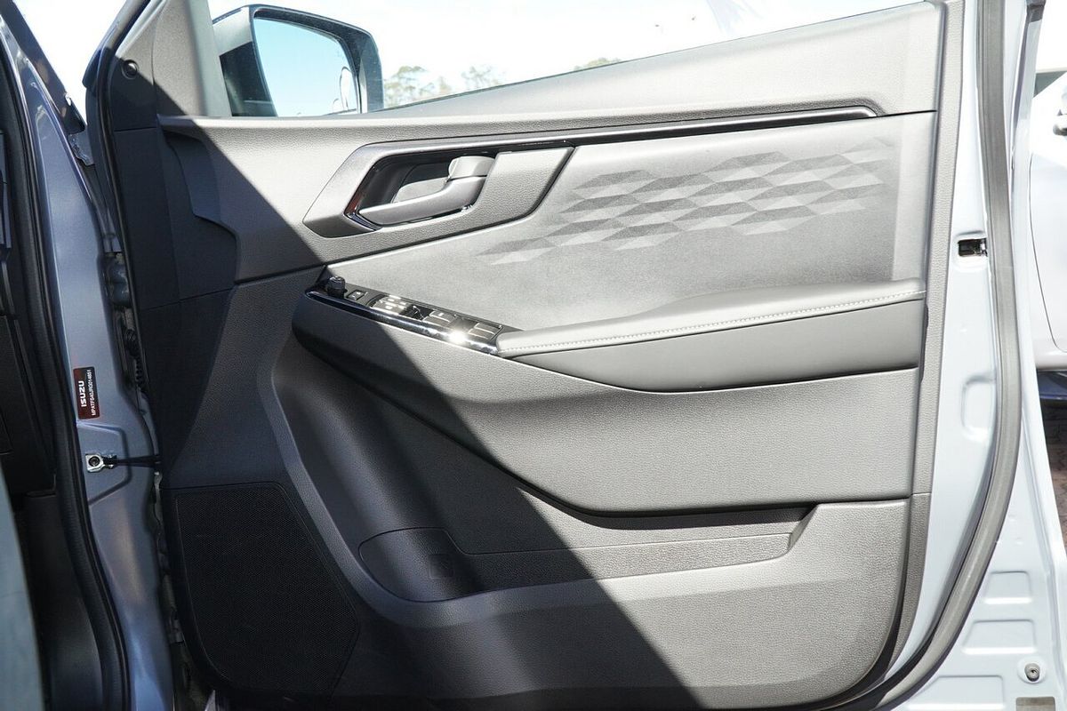2025 Isuzu D-MAX BLADE 4X4